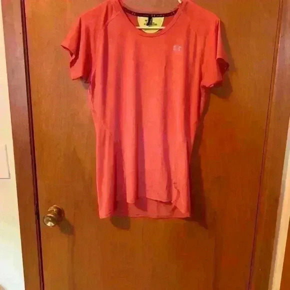 Under Armour Fitted Heat Gear pink Athletic Shirt - Picture 1 of 3